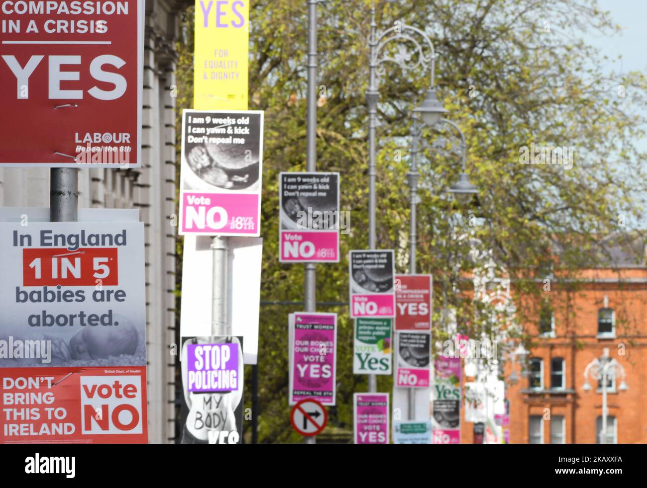 Vote YES near Vote NO posters seen in Dublin's city center advocating repeal and calling for retention of the Eighth Amendment of the Irish Constitution - a referendum fixed for May 25th. On Thursday, May 10, 2018, in Dublin, Ireland. (Photo by Artur Widak/NurPhoto)  Stock Photo