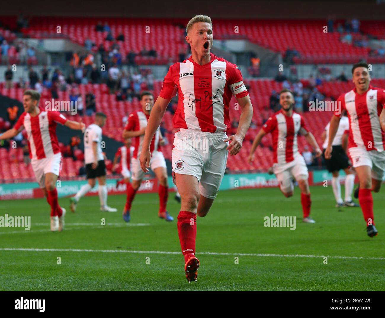 Gareth (Gaz) Dean of Brackley Town celebrates scoring his sides first goal during The Buildbase FA Trophy Final match between Brackley Town and Bromley at Wembley, London, England on 20 May 2018. (Photo by Kieran Galvin/NurPhoto) Stock Photo