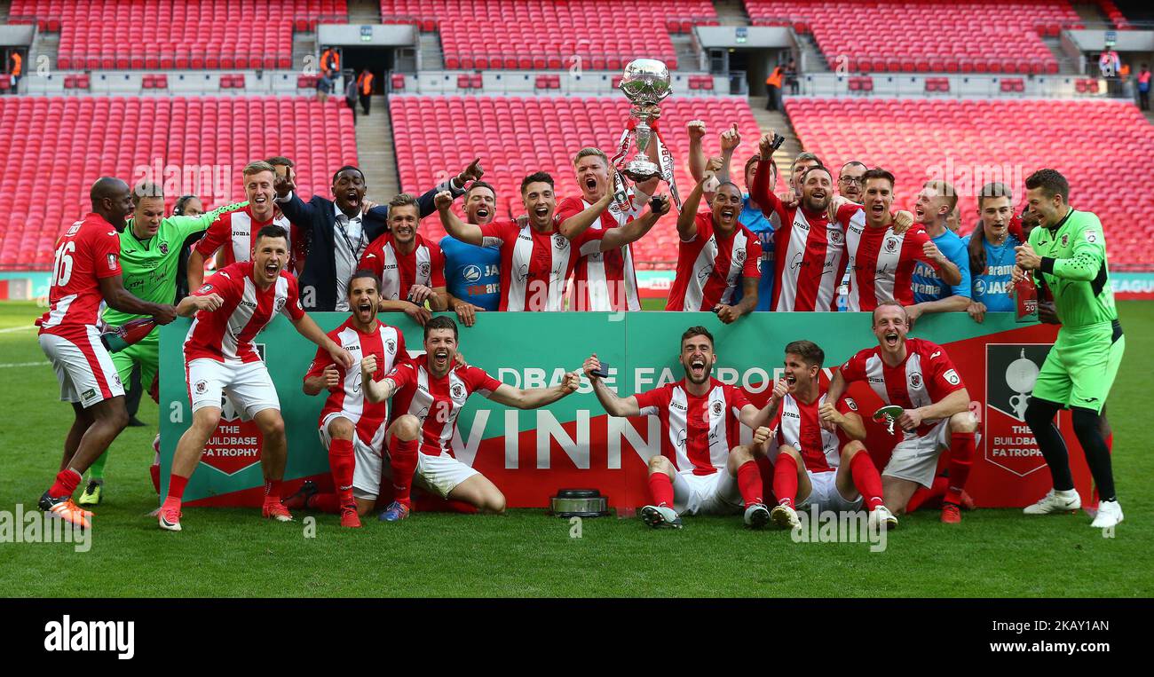 Gareth(Gaz) Dean of Brackley Town holding Trophy and players during The Buildbase FA Trophy Final match between Brackley Town and Bromley at Wembley, London, England on 20 May 2018. (Photo by Kieran Galvin/NurPhoto)  Stock Photo