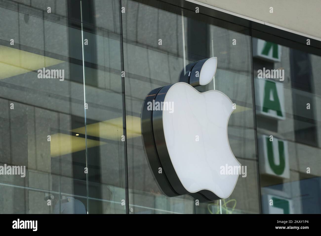 The logo of the American multinational technology company Apple headquartered in Cupertino, California, that designs, develops, and sells consumer electronics, computer software, and online services is seen in the Munich pedestrian zone. (Photo by Alexander Pohl/NurPhoto) Stock Photo