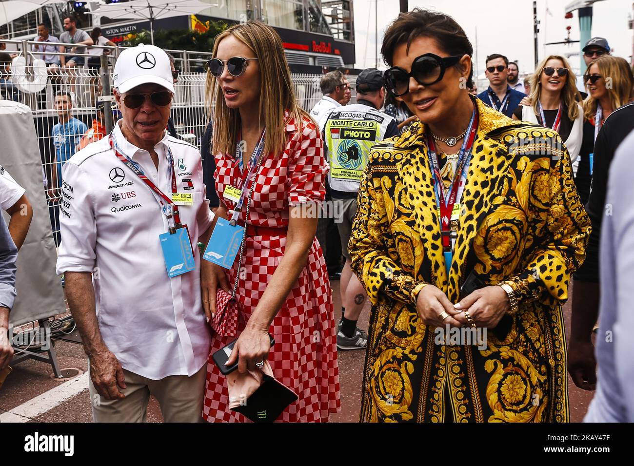 (L to R): Kris Jenner (USA), Dee Hilfiger (USA), and Tommy Hilfiger (USA).  27.05.2018. Formula 1 World Championship, Rd 6, Monaco Grand Prix, Monte  Carlo, Monaco, Race Day. Photo credit should read: XPB/Press Association  Images Stock Photo - Alamy