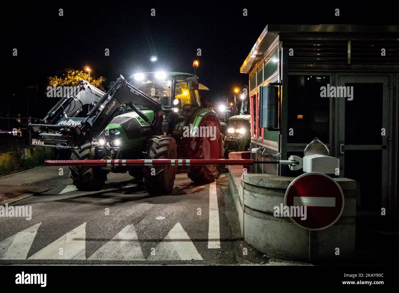 Blockade of the fuel depot Edouard Herriot port by farmers FNSEA and Young Farmers in Lyon, France, June 11, 2018. Protesters are against the revision of European financial aid, as well as against the massive importation of palm oil. Several refineries and fuel depots were blocked for a period of three days. (Photo by Nicolas Liponne/NurPhoto) Stock Photo