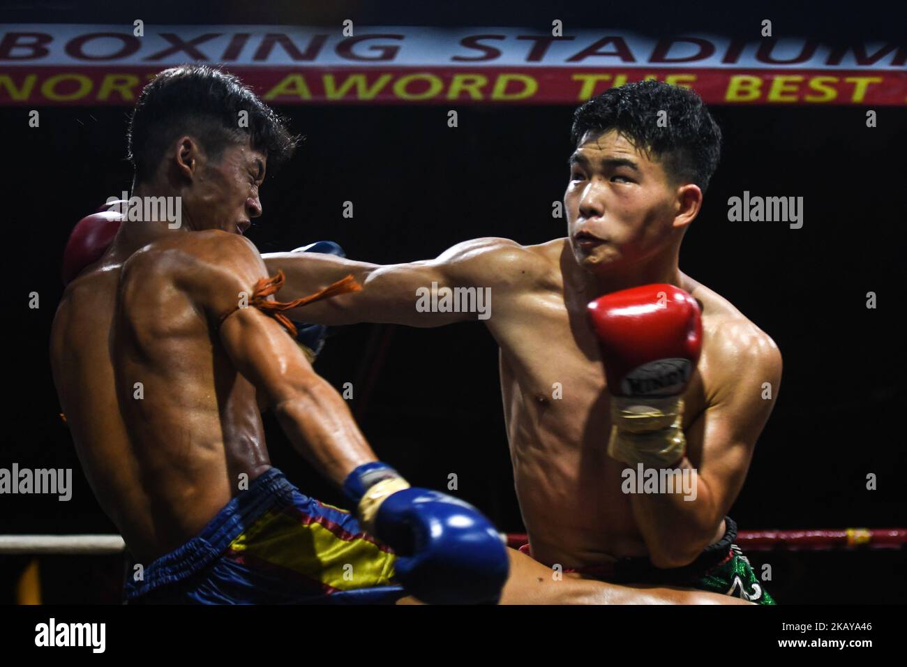 Thai boxing international combat between Aahuang Sitwungluang (CHINA - Red) vs Tulek (THAILAND - Blue) in -60kg category, during Muaythai Monday Evening International Thai Boxing Gala in Thaphae Stadium in Chiang Mai. On Monday, June 11, 2018, Chiang Mai, Chiang Mai Province, Thailand. (Photo by Artur Widak/NurPhoto)  Stock Photo