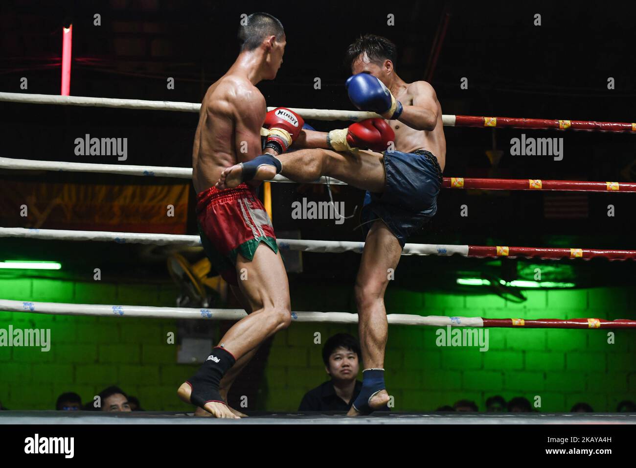 Thai boxing international combat between Archao Sitwungluang (CHINA - Red) vs Jaorang (THAILAND - Blue) in 60kg category, during Muaythai Monday Evening International Thai Boxing Gala in Thaphae Stadium in Chiang Mai. On Monday, June 11, 2018, Chiang Mai, Chiang Mai Province, Thailand. (Photo by Artur Widak/NurPhoto)  Stock Photo