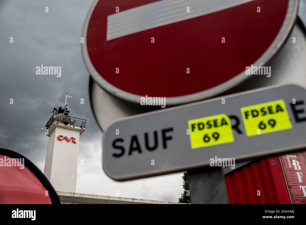 Blockade of the fuel depot Edouard Herriot port by farmers FNSEA and Young Farmers in Lyon, France, June 12, 2018. Protesters are against the revision of European financial aid, as well as against the massive importation of palm oil. Several refineries and fuel depots were blocked for a period of three days. (Photo by Nicolas Liponne/NurPhoto) Stock Photo