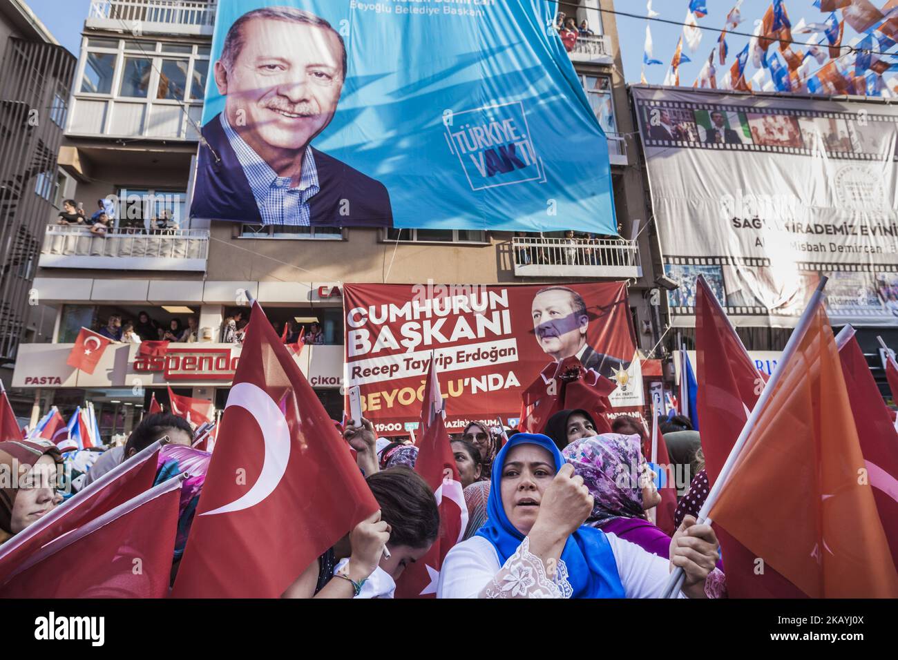 Supporters of Recep Tayyip Erdogan, Turkey's president, attend a pre-election rally in the Atasehir district of Istanbul, Turkey, on Friday, June 22, 2018. With less than 48 hours before polls open in Turkey, the two main candidates sought to rally their supporters with mass gatherings in the biggest cities. (Photo by Celestino Arce/NurPhoto) Stock Photo