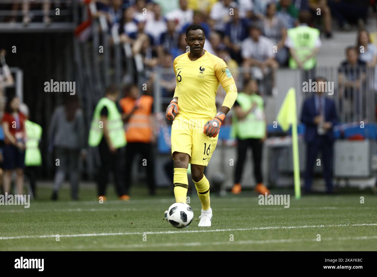Steve Mandanda during the 2018 FIFA World Cup Russia group C match between Denmark and France at Luzhniki Stadium on June 26, 2018 in Moscow, Russia. (Photo by Mehdi Taamallah/NurPhoto) Stock Photo