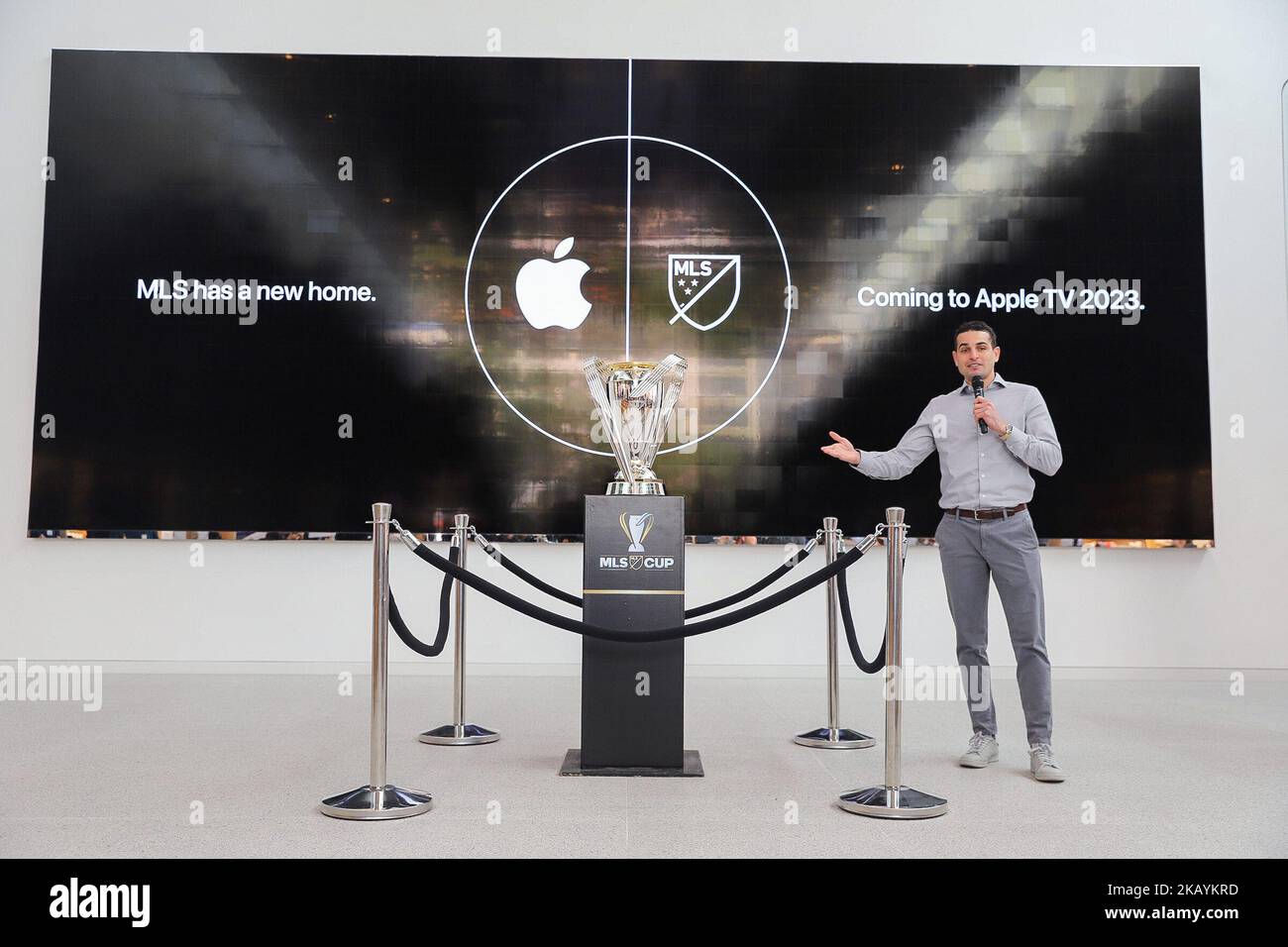 Los Angeles, California, USA. 2nd Nov, 2022. MORGAN LANGLEY poses with the MLS Cup on a visit to the Apple Store in Los Angeles to promote Apple TV's new broadcast deal. (Credit Image: © Alex Cave/ZUMA Press Wire) Stock Photo