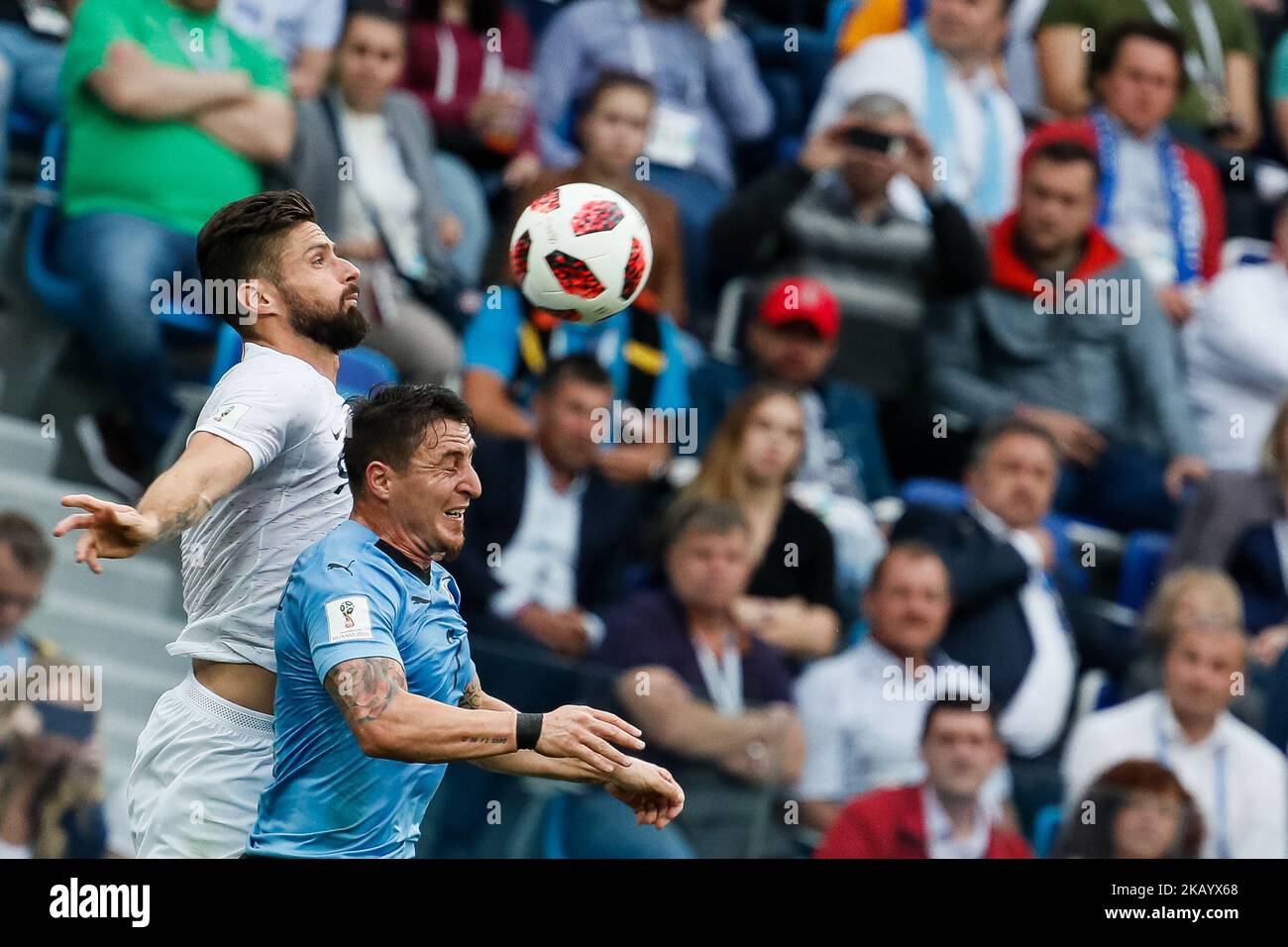 Cristian Rodriguez (R) of Uruguay national team and Olivier Giroud of France national team vie for a header during the 2018 FIFA World Cup Russia Quarter Final match between Uruguay and France on July 6, 2018 at Nizhny Novgorod Stadium in Nizhny Novgorod, Russia. (Photo by Mike Kireev/NurPhoto) Stock Photo