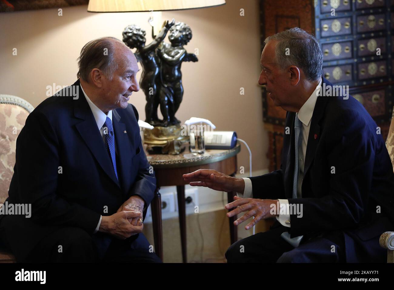 Portugal's President Marcelo Rebelo de Sousa (R ) chats with Prince Karim Aga Khan IV during an official visit at the Belem Palace in Lisbon, Portugal, on July 9, 2018. Prince Karim Aga Khan IV, will be in Lisbon until July 12 to close the diamond jubilee celebrations of his leadership as Imam of the Shia Nizari Ismaili Muslim Community. ( Photo by Pedro FiÃºza/NurPhoto) Stock Photo