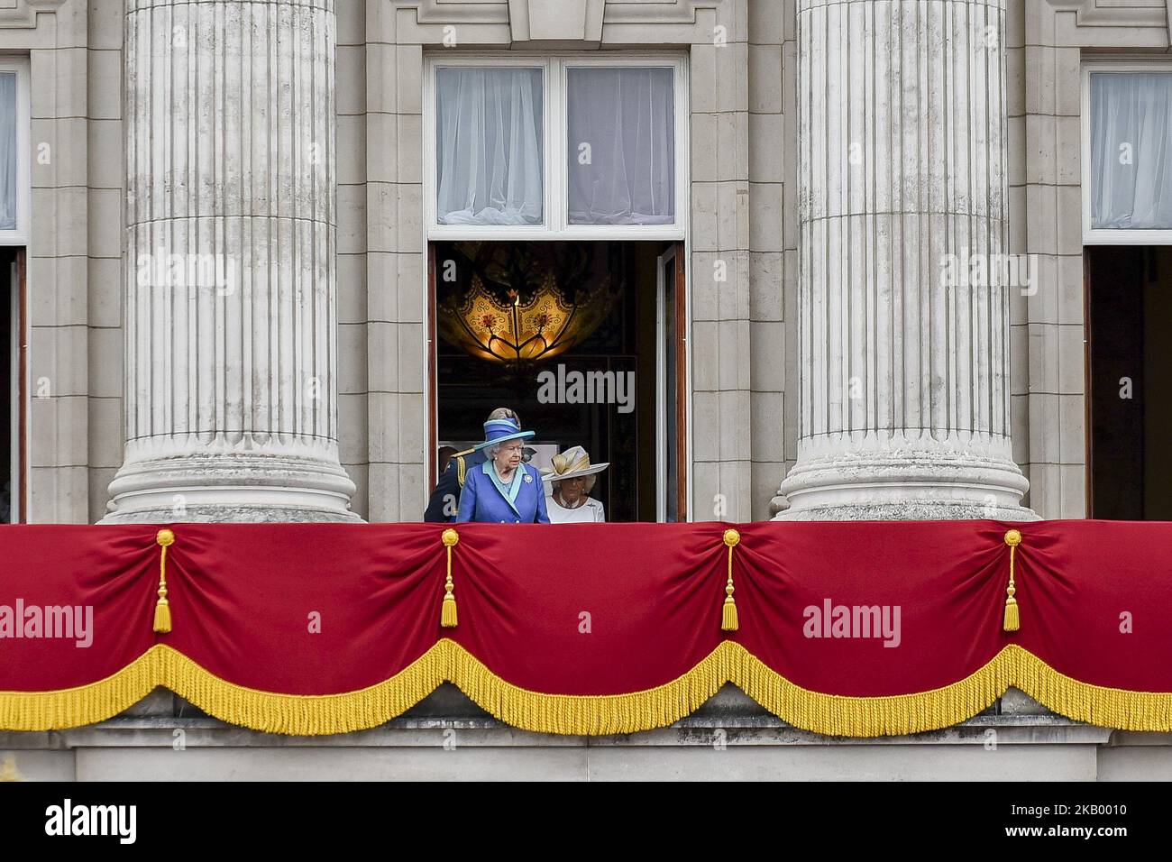 Britain's Queen Elizabeth II arrives with other members of the Royal Family onto the balcony of Buckingham Palace on July 10, 2018 to watch a military fly-past to mark the centenary of the Royal Air Force (RAF). The Queen and members of the royal family took part a series of engagements on July 10 to mark the centenary of the Royal Air Force. (Photo by Alberto Pezzali/NurPhoto) Stock Photo