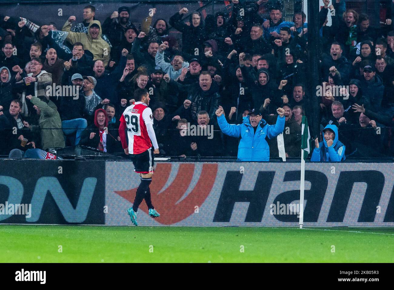 ROTTERDAM - (m) Santiago Gimenez of Feyenoord scores the 1-0 and celebrates with the fans during the UEFA Europa League Group F match between Feyenoord and Lazio Roma at Feyenoord Stadium de Kuip on November 3, 2022 in Rotterdam, Netherlands. ANP | Dutch Height | Cor Lasker Stock Photo