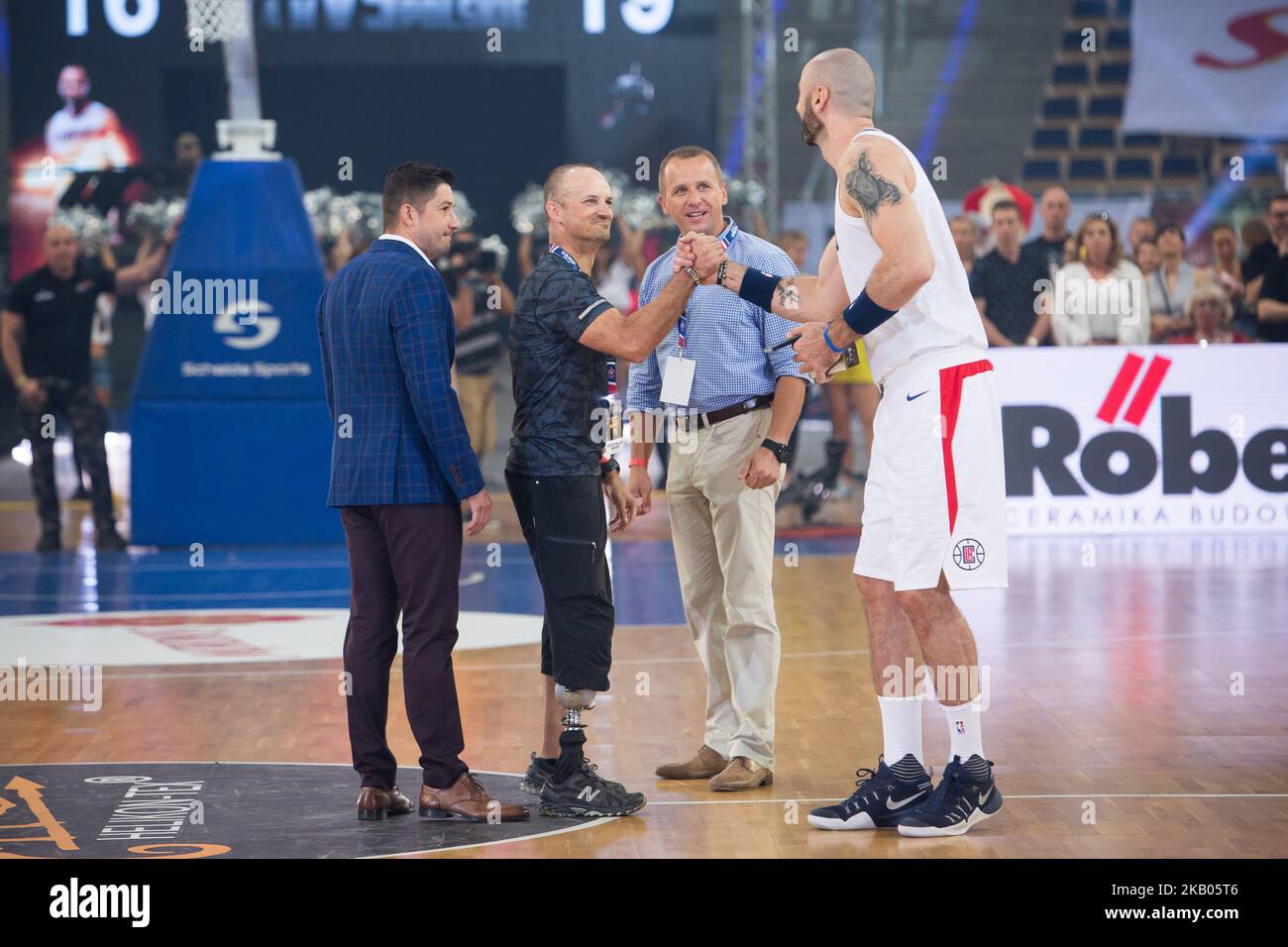 Veteran from the GROM unit and Marcin Gortat during the charity basketball game 'Gortat Team' (celebrities) vs Polish Army, organized by Marcin Gortat (NBA player), at Atlas Arena in Lodz, Poland on 21 July 2018 (Photo by Mateusz Wlodarczyk/NurPhoto) Stock Photo