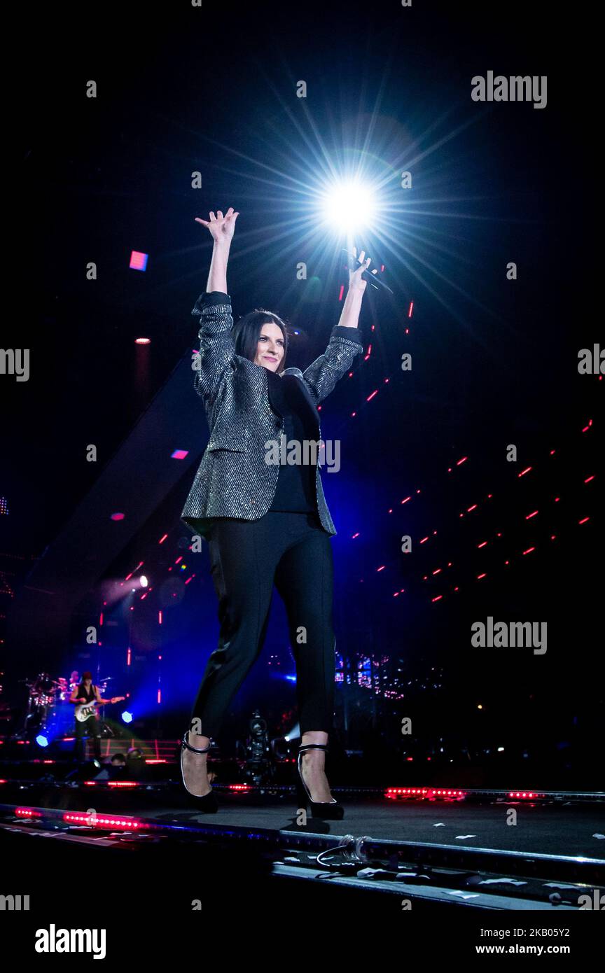 Italian pop singer laura pausini hi-res stock photography and images - Page  2 - Alamy