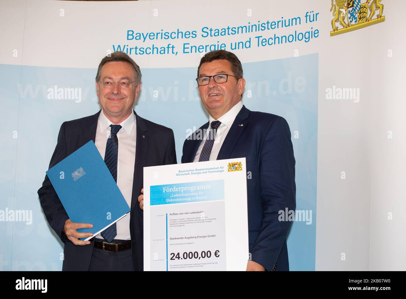 Franz-Josef Pschierer with the Stadtwerke Augsburg. Bavaria's minister of economy Franz-Josef Pschierer of the Christian Social Union (CSU) handed over the subsidy notes to companies, that will build e-car stations in Bavaria. In a short speech he said, that e-car are very important for the environment and the future and called China a role model. (Photo by Alexander Pohl/NurPhoto) Stock Photo