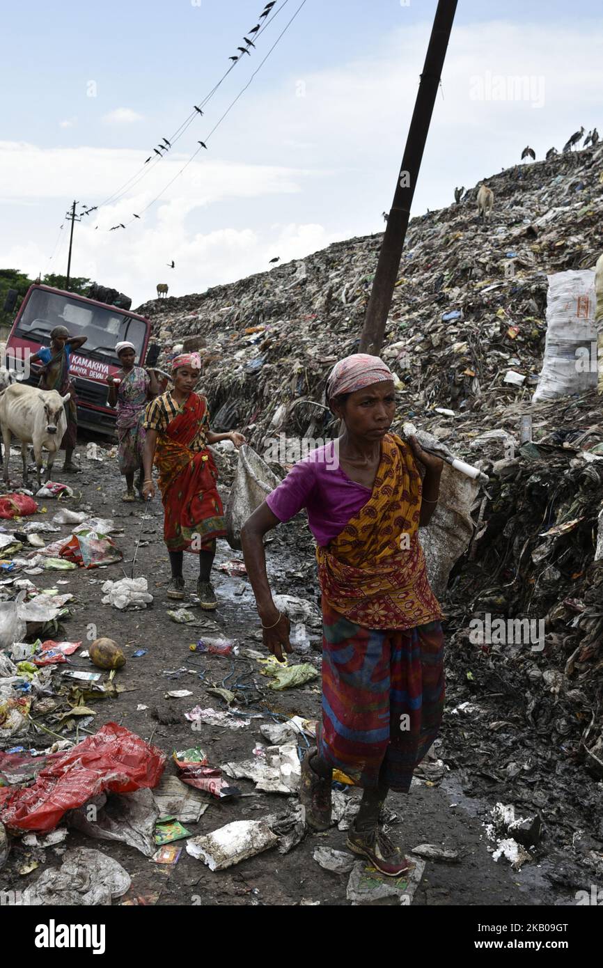Ragpickers walking hires stock photography and images Alamy