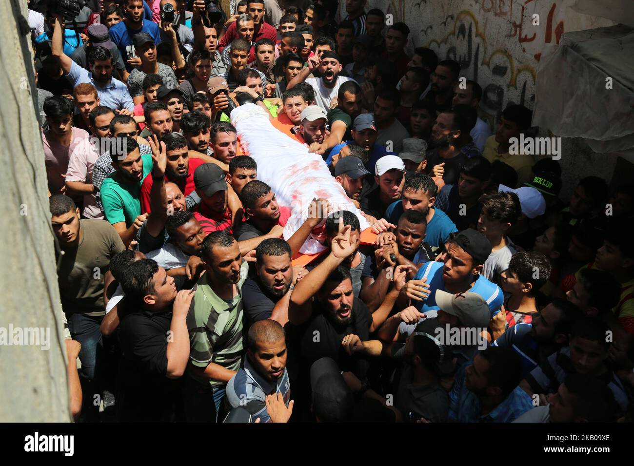 Palestinian mourners carry the body of 23 year-old Hamas fighter, Ahmad Morjan, during his funeral, in the Jabaliya refugee camp, Northern Gaza Strip, Tuesday, Aug. 7, 2018. The Israeli military said it targeted a Hamas military post in northern Gaza after militants opened fire, and Hamas said two of its fighters were killed. (Photo by Majdi Fathi/NurPhoto) Stock Photo