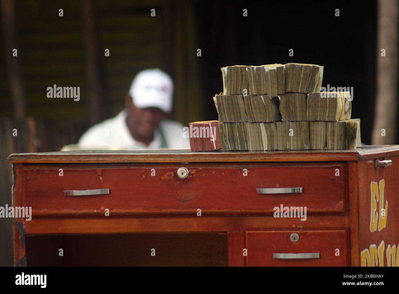 The business of the Venezuelan currency on the border with Colombia. At first glance you can see the Venezuelan currency trade this Sunday 08/26/2018. In the sector of Paraguachon La Raya border between Colombia and Venezuela. (Photo by Humberto Matheus/NurPhoto) Stock Photo