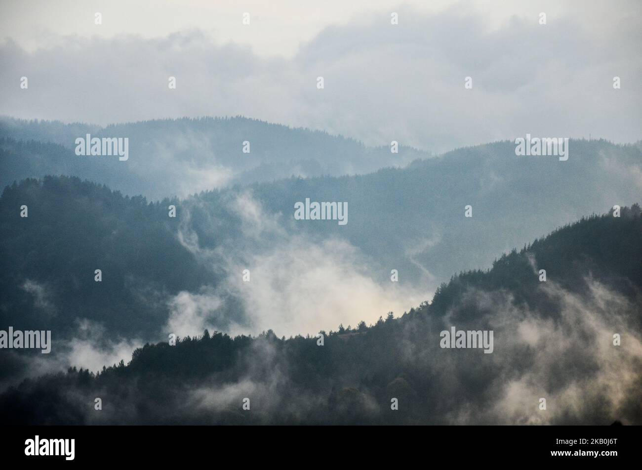 Mist lift above the Rhodope mountains near the Orlovo oko famous viewpoint, near the village of Yagodina, Bulgaria on August 27, 2018. Orlovo oko (Eagle's eye) is a sightseeing platform built at 1563 m above the sea level, next to the St.Ilia peak in the Rhodope mountains and close to the village of Yagodina and the famous Yagodina cave, Bulgaria on August 29, 2018 (Photo by Hristo Rusev/NurPhoto) Stock Photo
