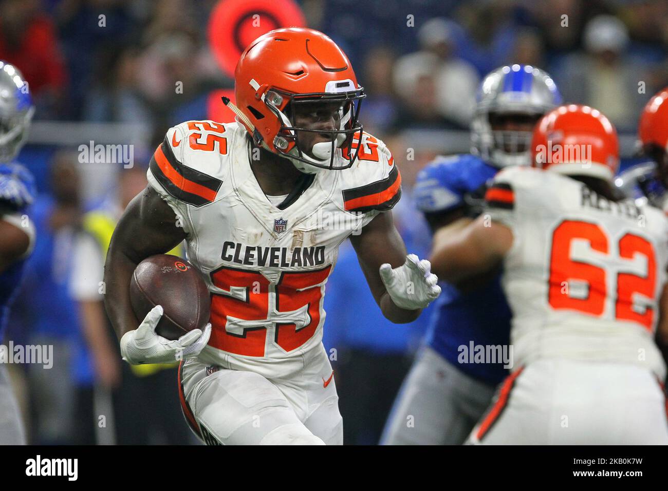 Cleveland Browns running back Dontrell Hilliard (25) runs the ball