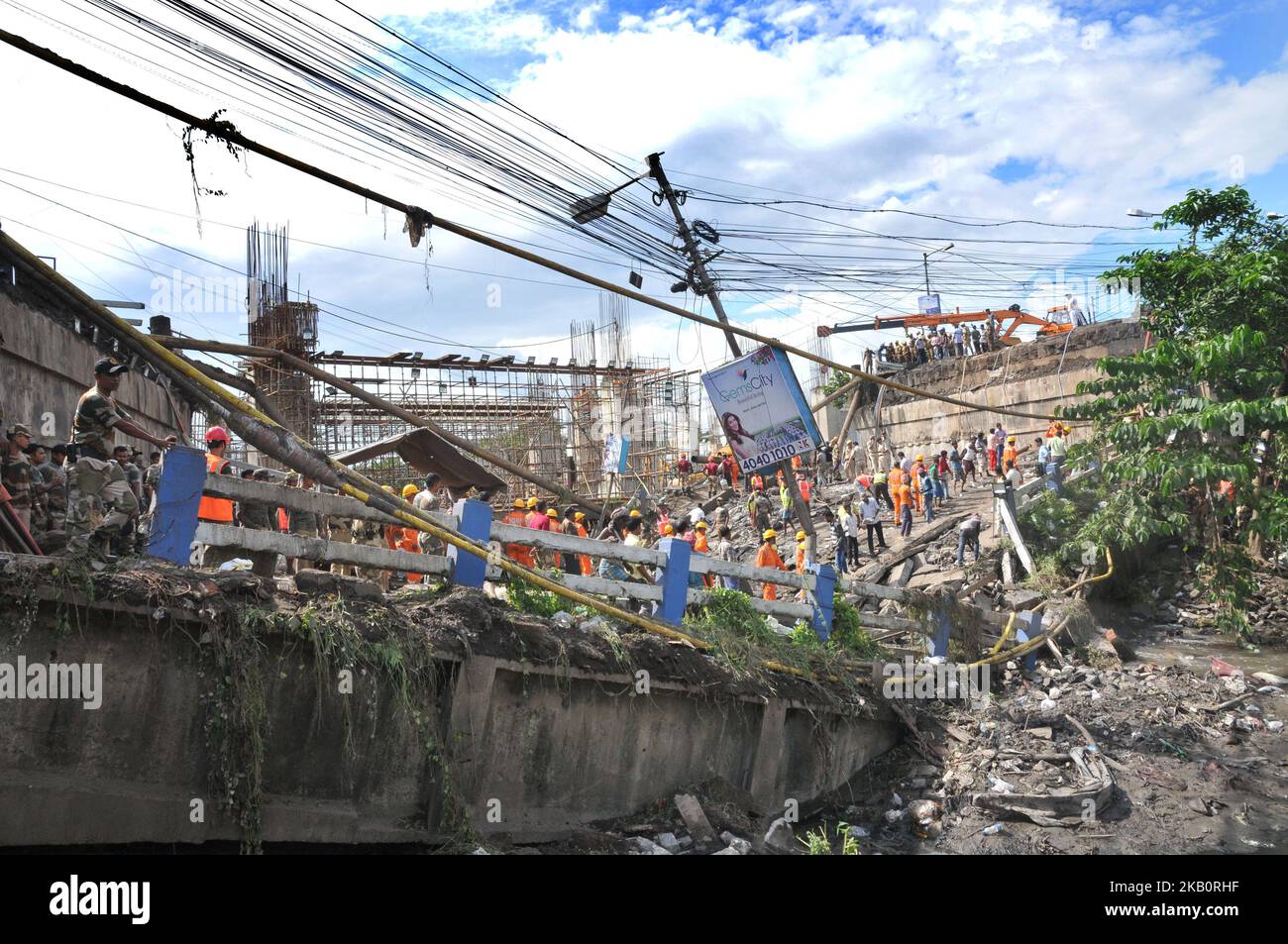 Ndff Rescue Indian rescue workers and National Disaster Response Force (NDRF ...
