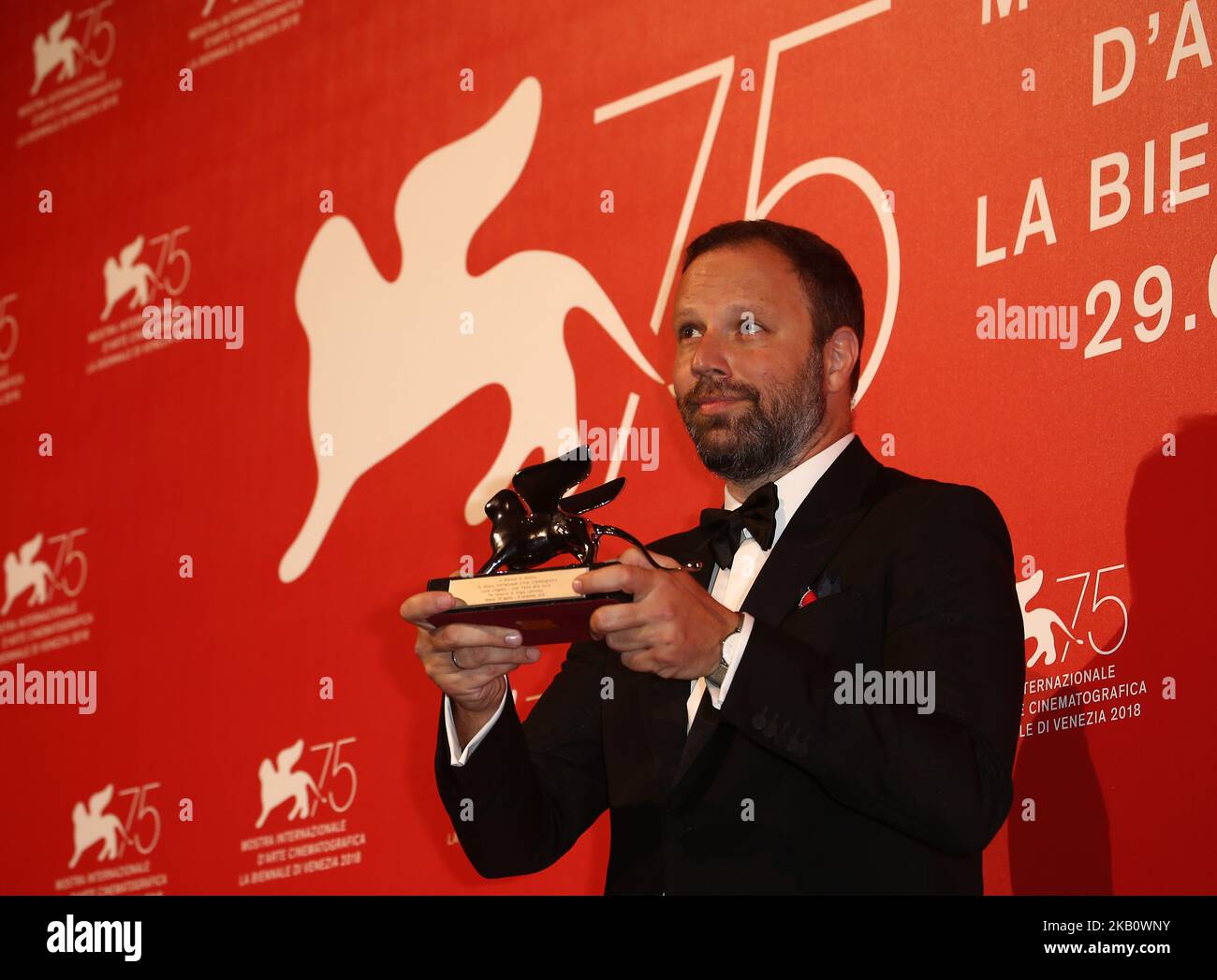 Yorgos Lanthimos poses with the Silver Lion - Grand Jury Prize for 'The Favourite' at the Winners Photocall during the 75th Venice Film Festival on September 8, 2018 in Venice, Italy. (Photo by Matteo Chinellato/NurPhoto) Stock Photo