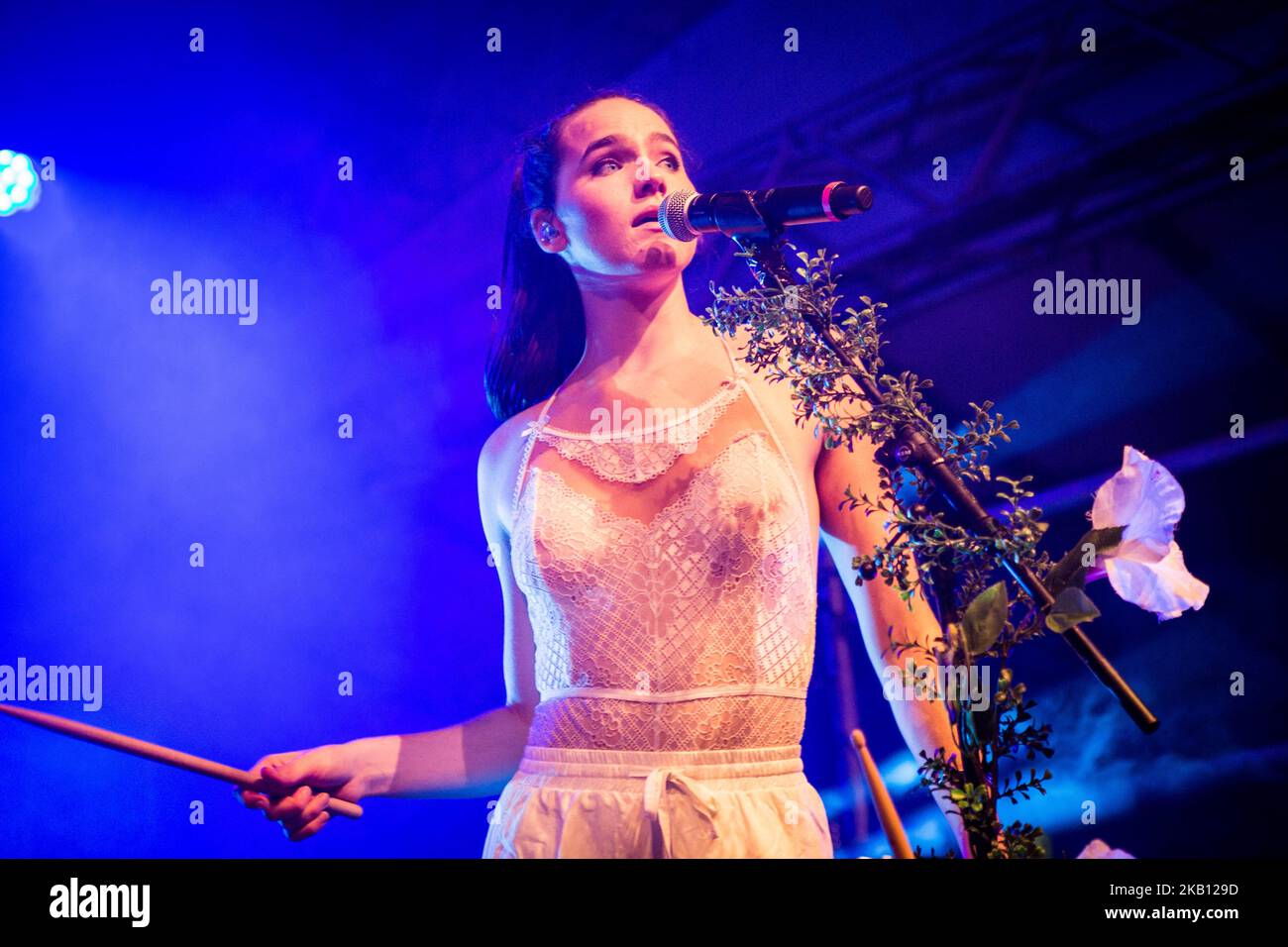 Sophie Hawley Weld of the american musical duo Sofi Tukker performing