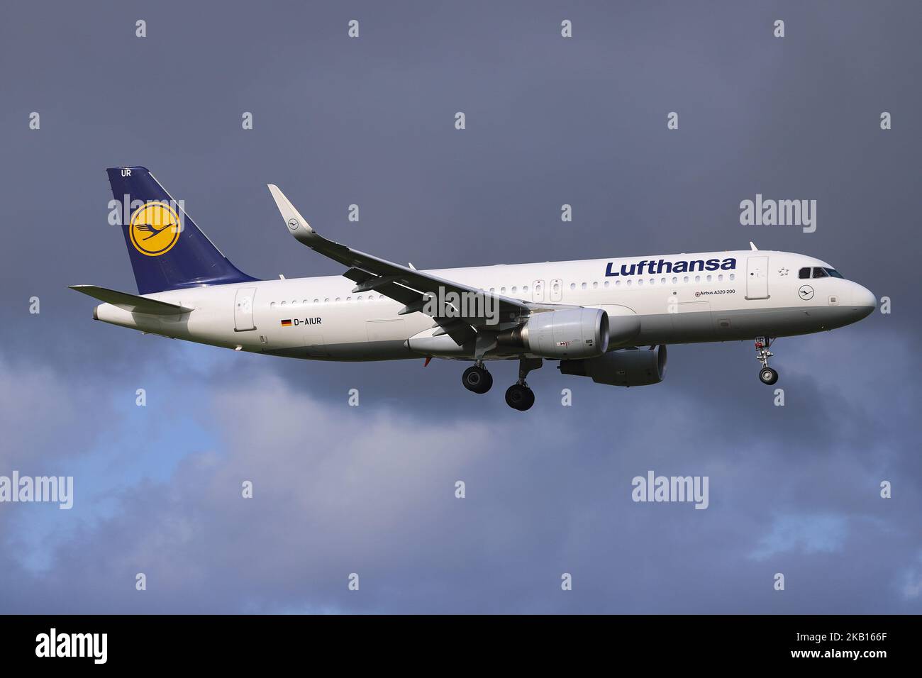 An Airbus A320-200 from Lufthansa is landing at Amsterdam Schiphol Airport in the Netherlands. The aircraft is an Airbus A320-200 produced in 2016 with registration D-AIUR. It carries 180 passengers in economy class. The airplane is equipped with 2 CFM56-5 engines and has sharklets. Lufthansa, officially as Deutsche Lufthansa is the largest airline in Germany and Europe, flying a fleet of 283 airplanes. Lufthansa is a member of Star Alliance. The airplane has the old livery. (Photo by Nicolas Economou/NurPhoto) Stock Photo
