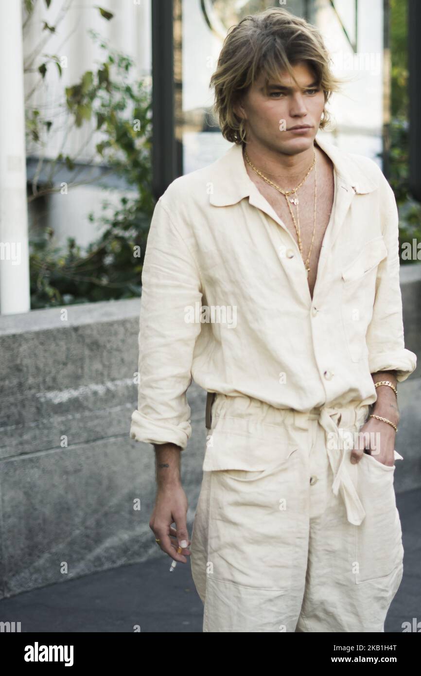 Jordan Barrett (Model & Actor) nimmt an der Eröffnung des ersten Louis  Vuitton Herren Pop Up Stores in Westfield Sydney Teil Stockfotografie -  Alamy