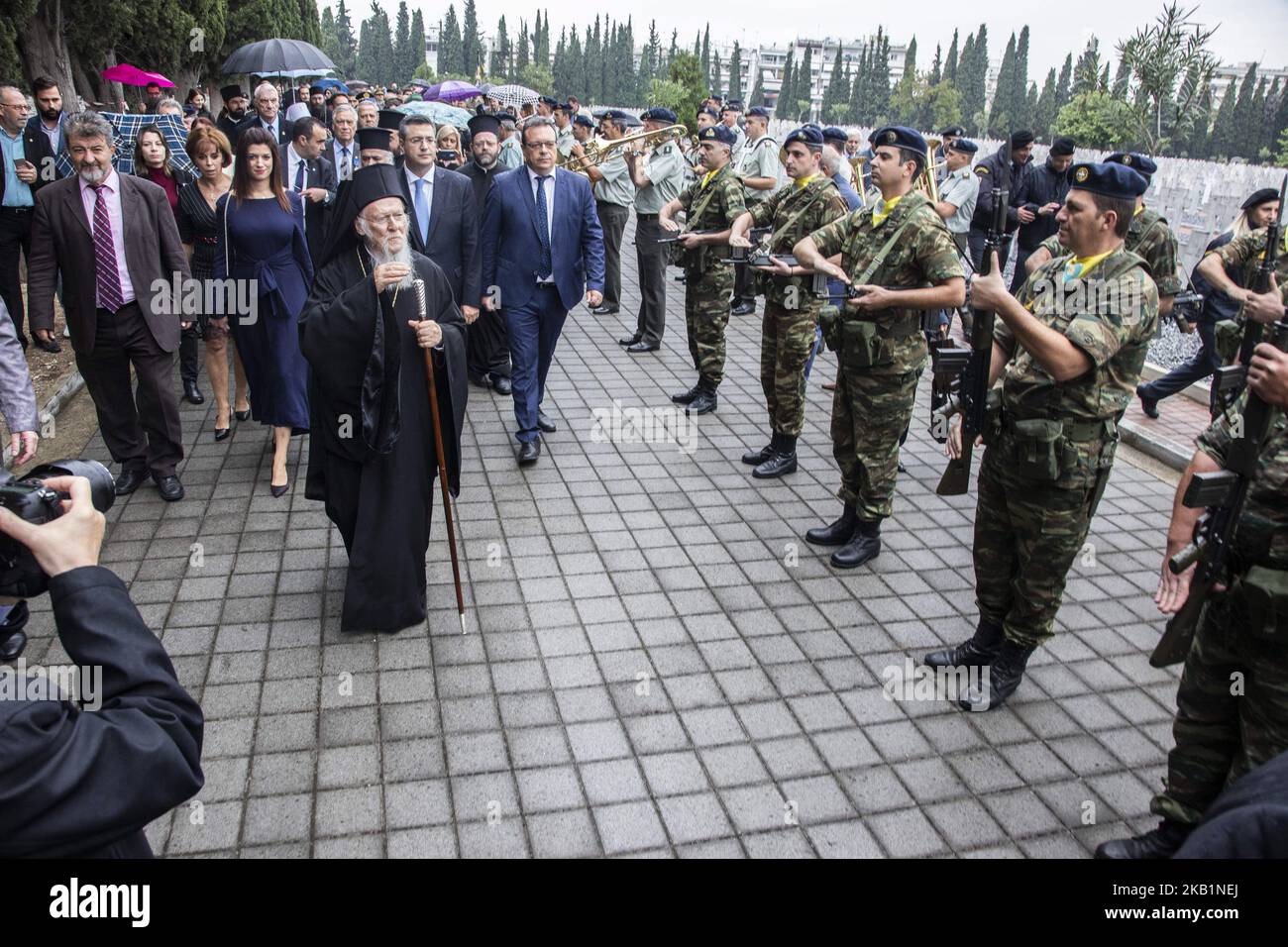 Patriarch Bartholomew visits Thessaloniki Allied Cemetery (Zeitenlik) , Greece, on 30 September 2018 for the 100th anniversary of the end of the WWI. Zeitenlik Allied cemeteries in Thessaloniki, Greece is the largest necropolis in Greece with 20.000 soldiers buried there, most of them are the 8089 French and 7500 Serbians. Along with the Patriarch was Patriarch Irinej of Serbia and Greek politicians. (Photo by Nicolas Economou/NurPhoto) Stock Photo