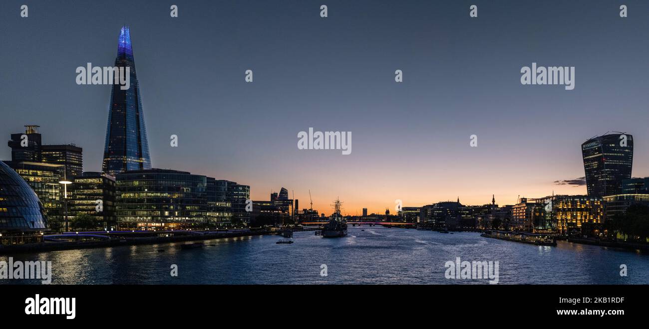 Looking west up the river Thames, with the Skyline of London in a elooking down the Thames HMA the shard and the walkie-talkie Belfast in view Stock Photo