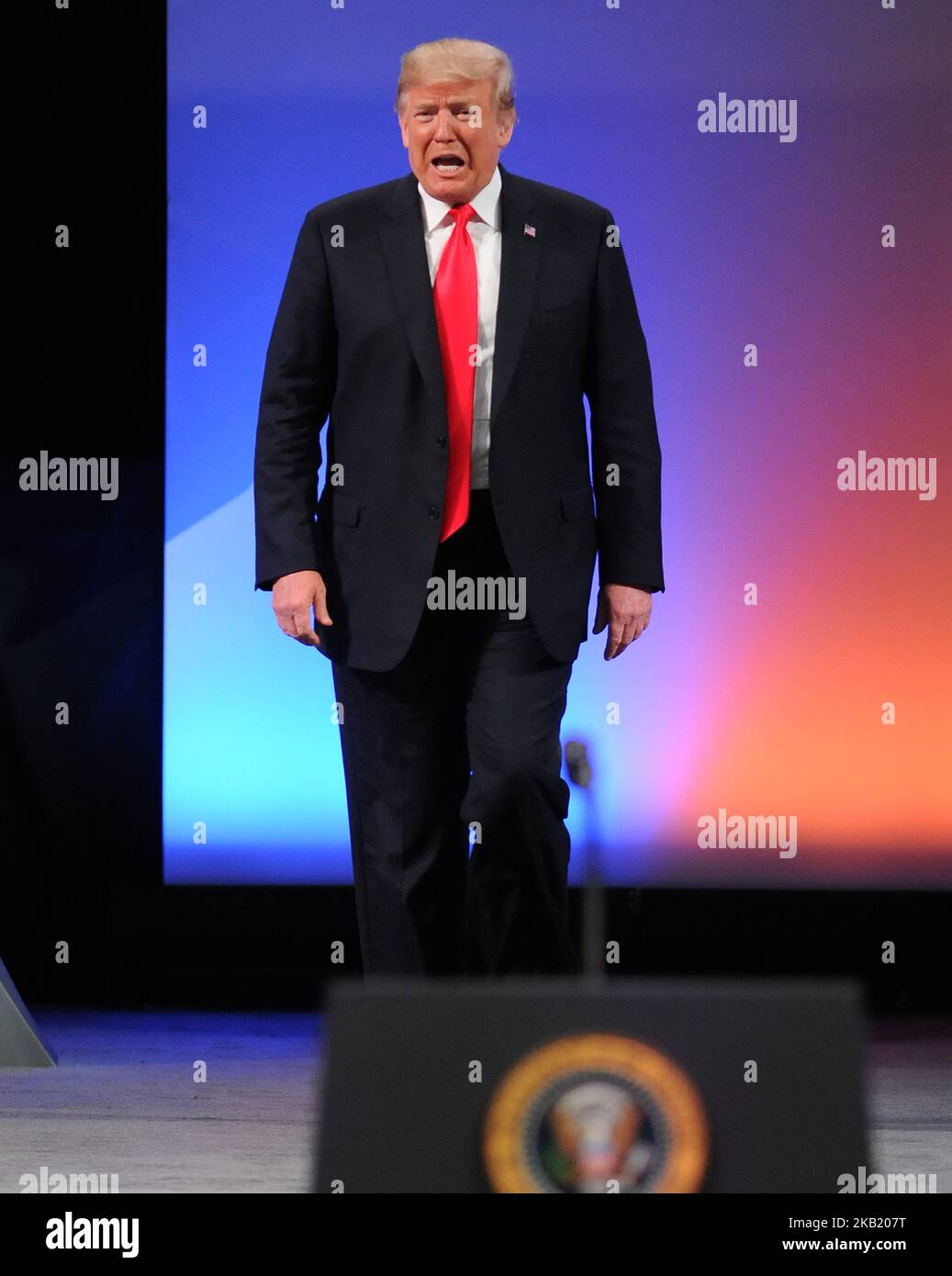 October 8, 2018 - Orlando, Florida, United States - U.S. President Donald Trump arrives on stage to address attendees at the International Association of Chiefs of Police Annual Convention on October 8, 2018 at the Orange County Convention Center in Orlando, Florida. (Photo by Paul Hennessy/NurPhoto) Stock Photo