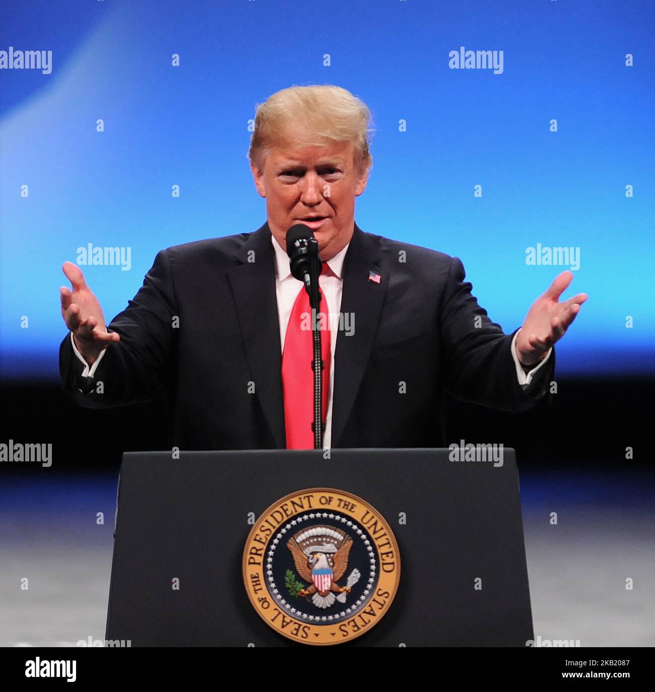 October 8, 2018 - Orlando, Florida, United States - U.S. President Donald Trump addresses attendees at the International Association of Chiefs of Police Annual Convention on October 8, 2018 at the Orange County Convention Center in Orlando, Florida. (Photo by Paul Hennessy/NurPhoto) Stock Photo