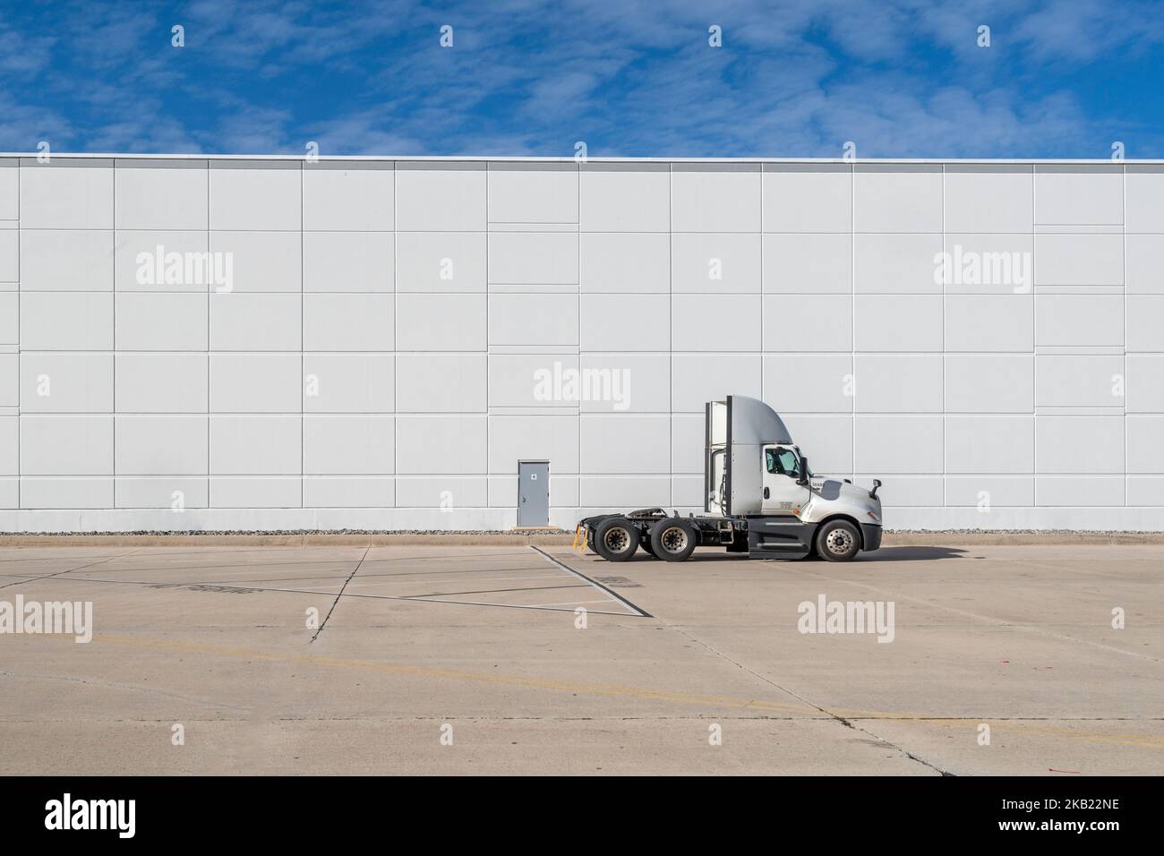 Truck next to large warehouse, Pennsylvania, USA Stock Photo