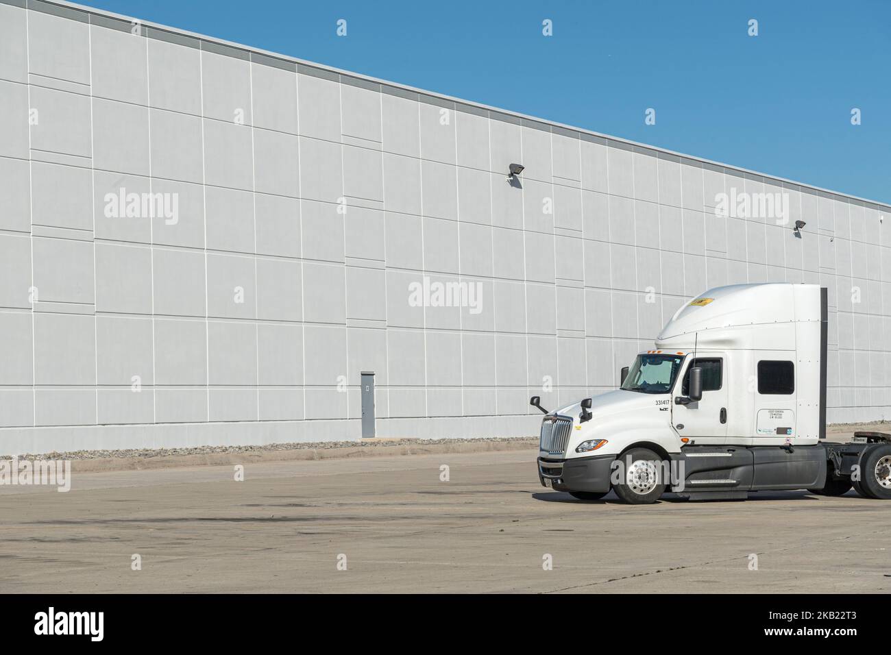 Truck next to large warehouse, Pennsylvania, USA Stock Photo