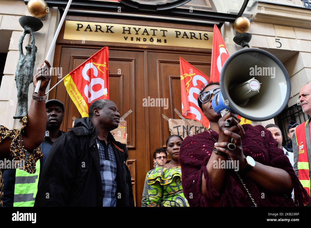 The subcontractors of the Park Hyatt Vendôme, who have been on strike for 18 days, and who were dislodged by the police from the Parisian palace they were blocking, mobilized again on 13 October 2018, following the violence of security agents who injured two people on 12 October 2018 in Paris. (Photo by Julien Mattia/NurPhoto) Stock Photo