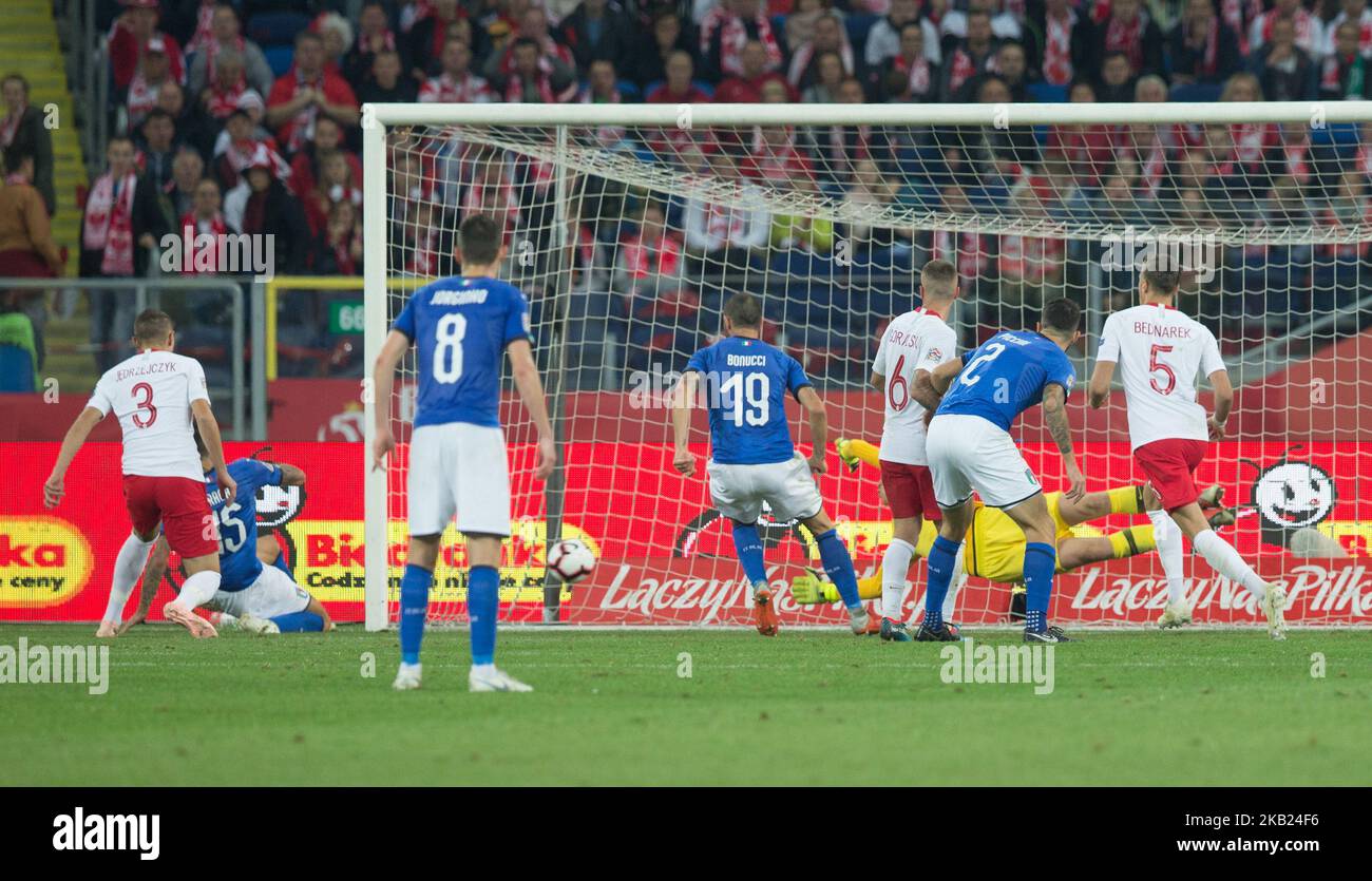 Win Goal Scores the winning goal v italy hi-res stock photography and images - Alamy