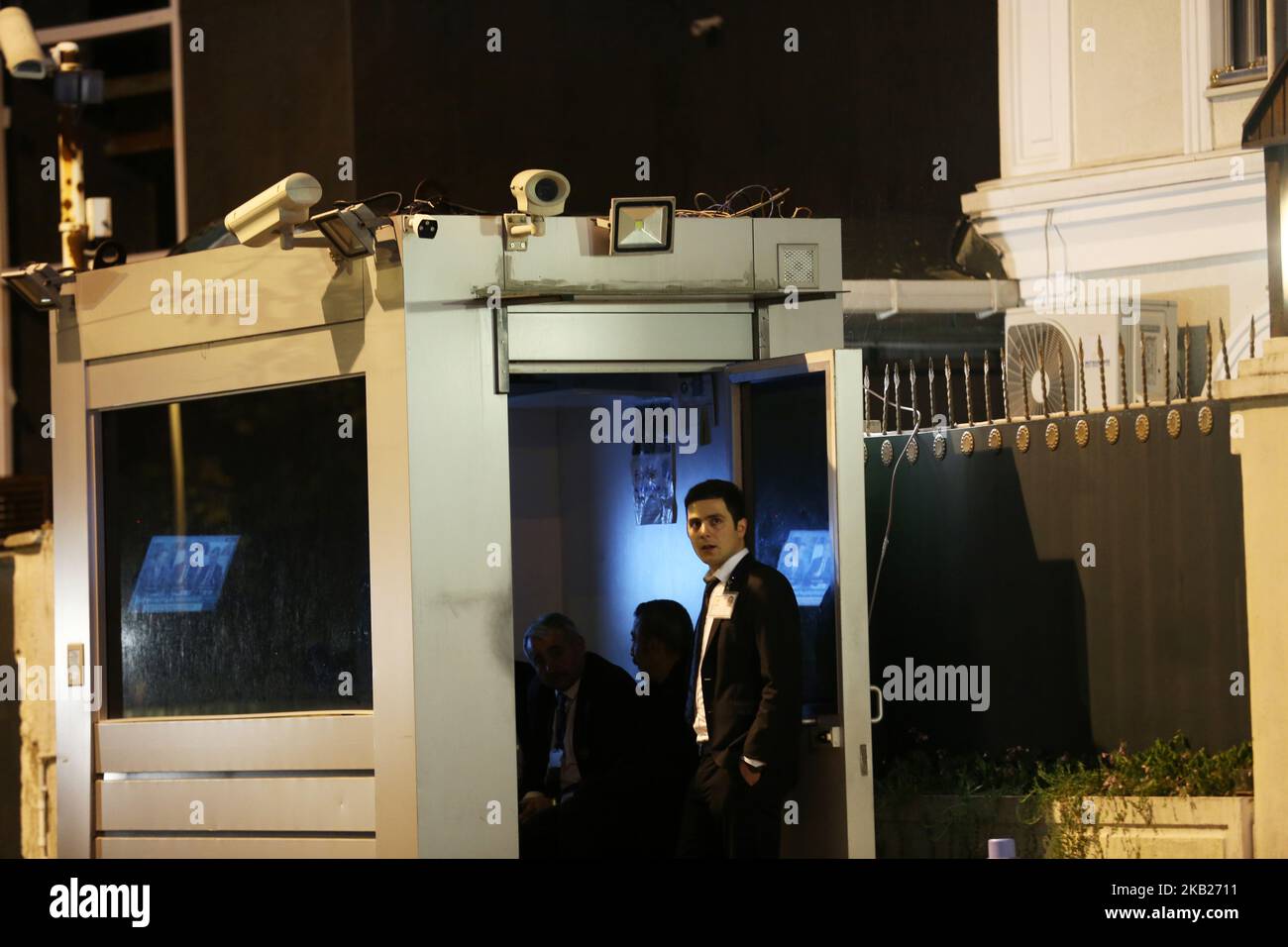 Officials wait in front of the residence of Consul General of Saudi Arabia as the waiting continues on the disappearance of Prominent Saudi journalist Jamal Khashoggi in the Consulate General of Saudi Arabia in Istanbul, Turkey on October 16, 2018. Turkish and Saudi Arabian officials initiated joint investigation for the case of missing journalist Jamal Khashoggi(Photo by Momen Faiz/NurPhoto) Stock Photo