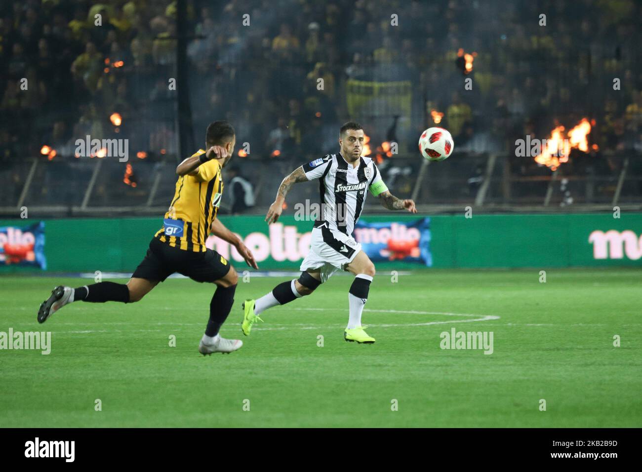 Vieirinha or officially Adelino André Vieira de Freitas (PAOK) during FC Aris and FC Paok game for the Superleague Greece, the first category in Thessaloniki, Greece, on 21 October 2018. The game was held in Kleanthis Vikelides Stadium or Charilaou stadium, the home of FC Aris. First scored Aris in the 2' min with Mateo Garcia and then Aleksandar Prijovic for PAOK hit a penalty in the 36' and then in 84'. After this win FC PAOK kept its 1st position in the Greek Championship. Paok won 2-1. (Photo by Nicolas Economou/NurPhoto) Stock Photo