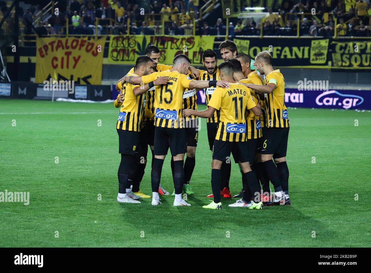FC ARIS football team before the game during FC Aris and FC Paok game for the Superleague Greece, the first category in Thessaloniki, Greece, on 21 October 2018. The game was held in Kleanthis Vikelides Stadium or Charilaou stadium, the home of FC Aris. First scored Aris in the 2' min with Mateo Garcia and then Aleksandar Prijovic for PAOK hit a penalty in the 36' and then in 84'. After this win FC PAOK kept its 1st position in the Greek Championship. Paok won 2-1. (Photo by Nicolas Economou/NurPhoto) Stock Photo