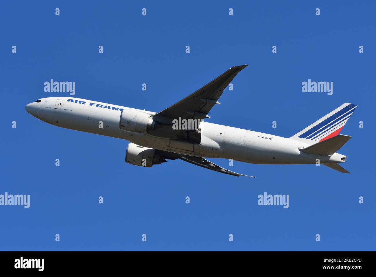 https://c8.alamy.com/comp/2KB2CPD/chiba-prefecture-japan-october-29-2021-air-france-cargo-boeing-b777f-f-guob-freighter-take-off-at-narita-international-airport-2KB2CPD.jpg