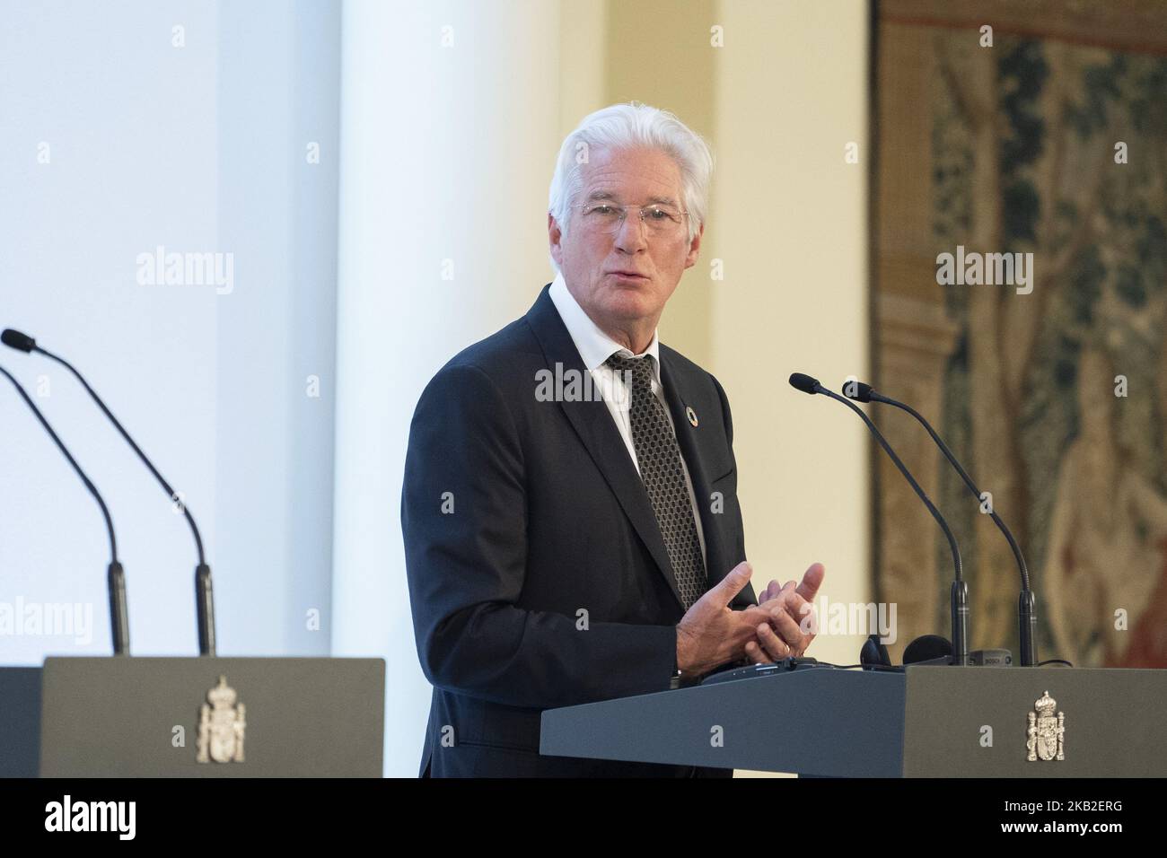 US actor Richard Gere during a meeting with the Spanish Prime Minister Pedro Sanchez (not in the picture) at Moncloa Palace on October 25, 2018 in Madrid, Spain. RAIS Foundation is a non-profit organisation that has been helping homeless people since 1998 (Photo by Oscar Gonzalez/NurPhoto) Stock Photo