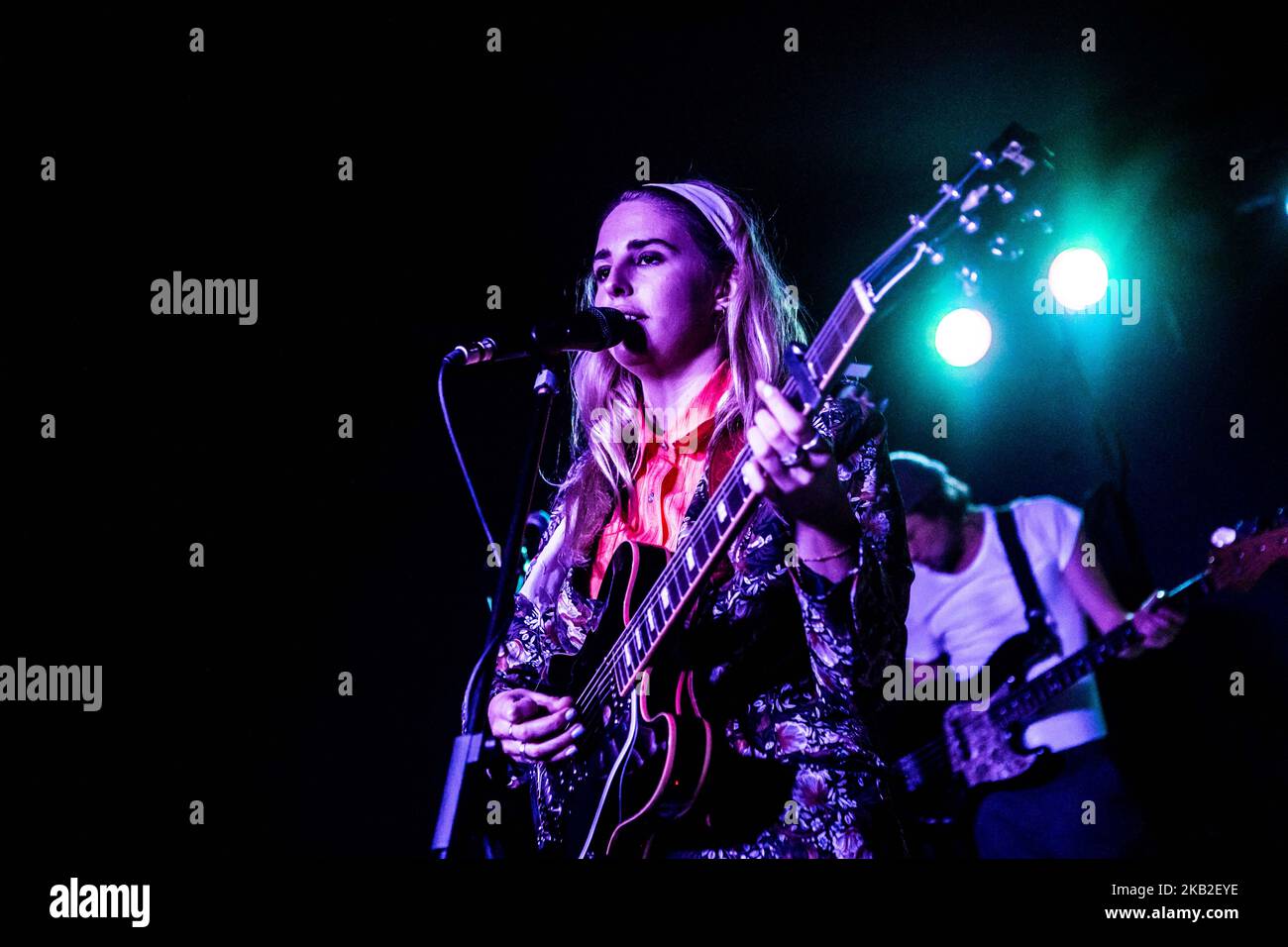 Laurel Arnell-Cullen, better known as Laurel, a British indie musician based in London performs live at Ohibò in Milano, Italy, on October 25, 2018 (Photo by Mairo Cinquetti/NurPhoto) Stock Photo