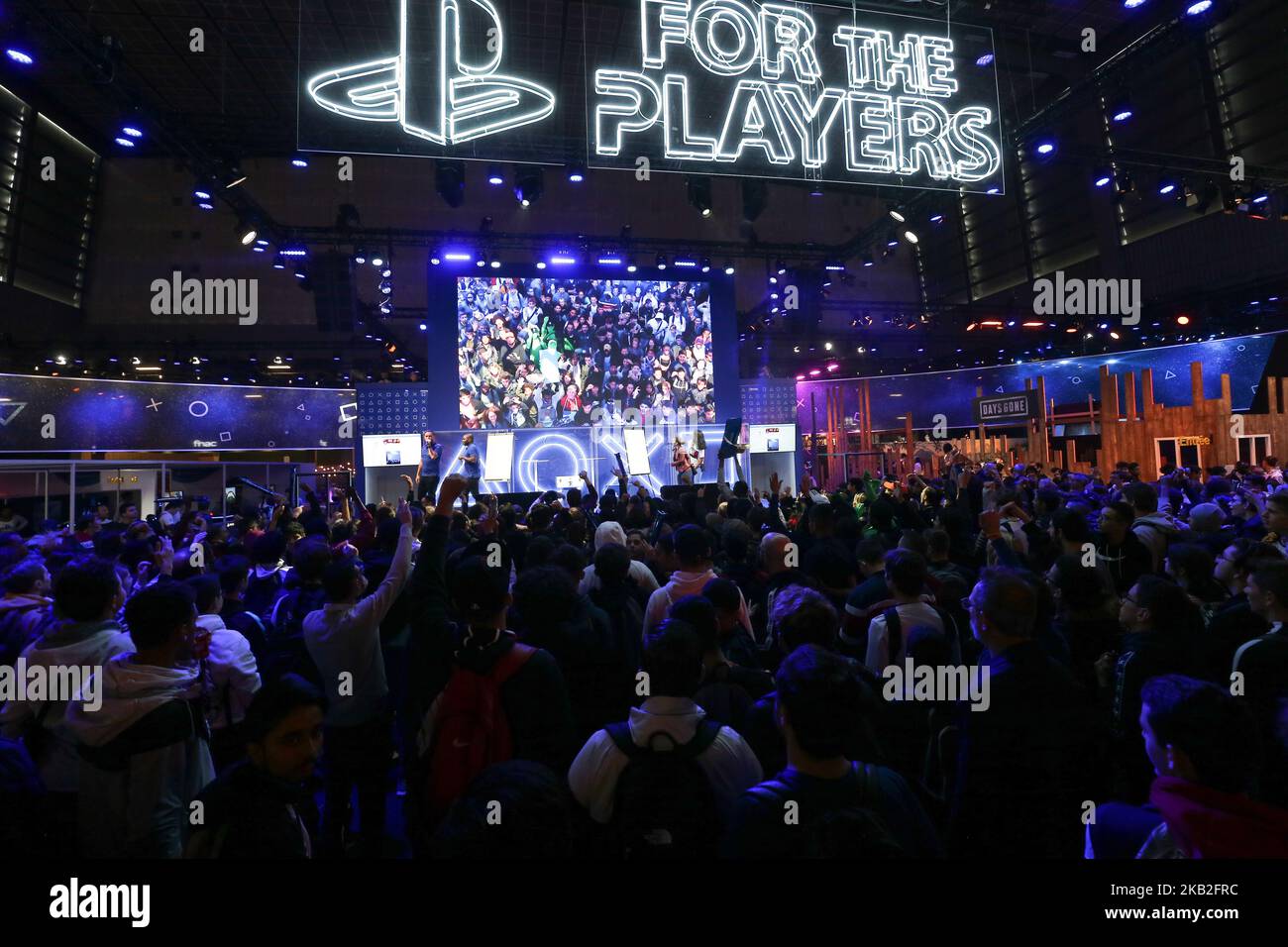 People visit the 2018 Paris Games Week (PGW) exhibition in October 26 ...