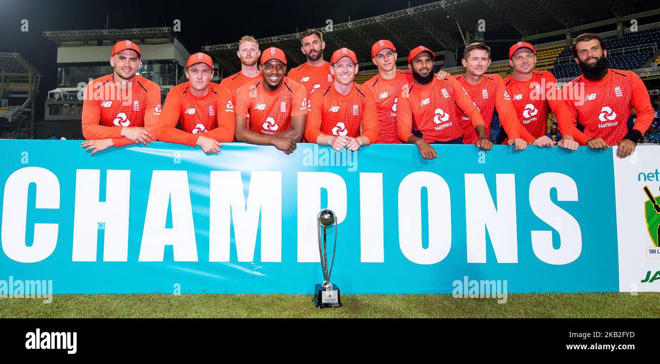 England cricket team pose with the winners trophy after winning the only Twenty-20 International cricket match between Sri Lanka and England at the R Premadasa International Cricket Stadium Sri Lanka. Saturday 27 October 2018 (Photo by Tharaka Basnayaka/NurPhoto) Stock Photo