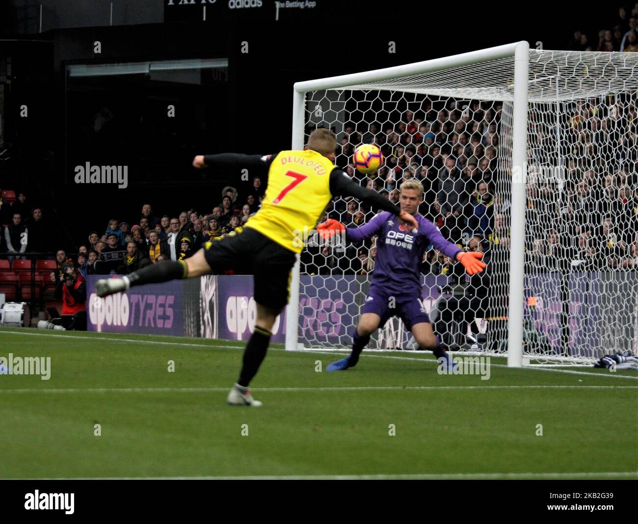 Watford, UK, 27 October, 2018. Gerard Deulofeu puts the ball past Goalkeeper Jonas Lossl to score during Premier League match between Watford and Huddersfield Town at Vicarage Road, Watford, England on 27 Oct 2018. (Photo by Action Foto Sport/NurPhoto) Stock Photo