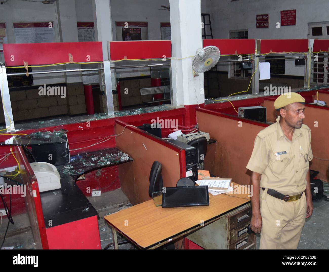 Police officals inspects post office after a clase between Lawyers and Post office employes in Allahabad on October 27,2018. (Photo by Ritesh SHukla ) (Photo by Ritesh Shukla/NurPhoto) Stock Photo