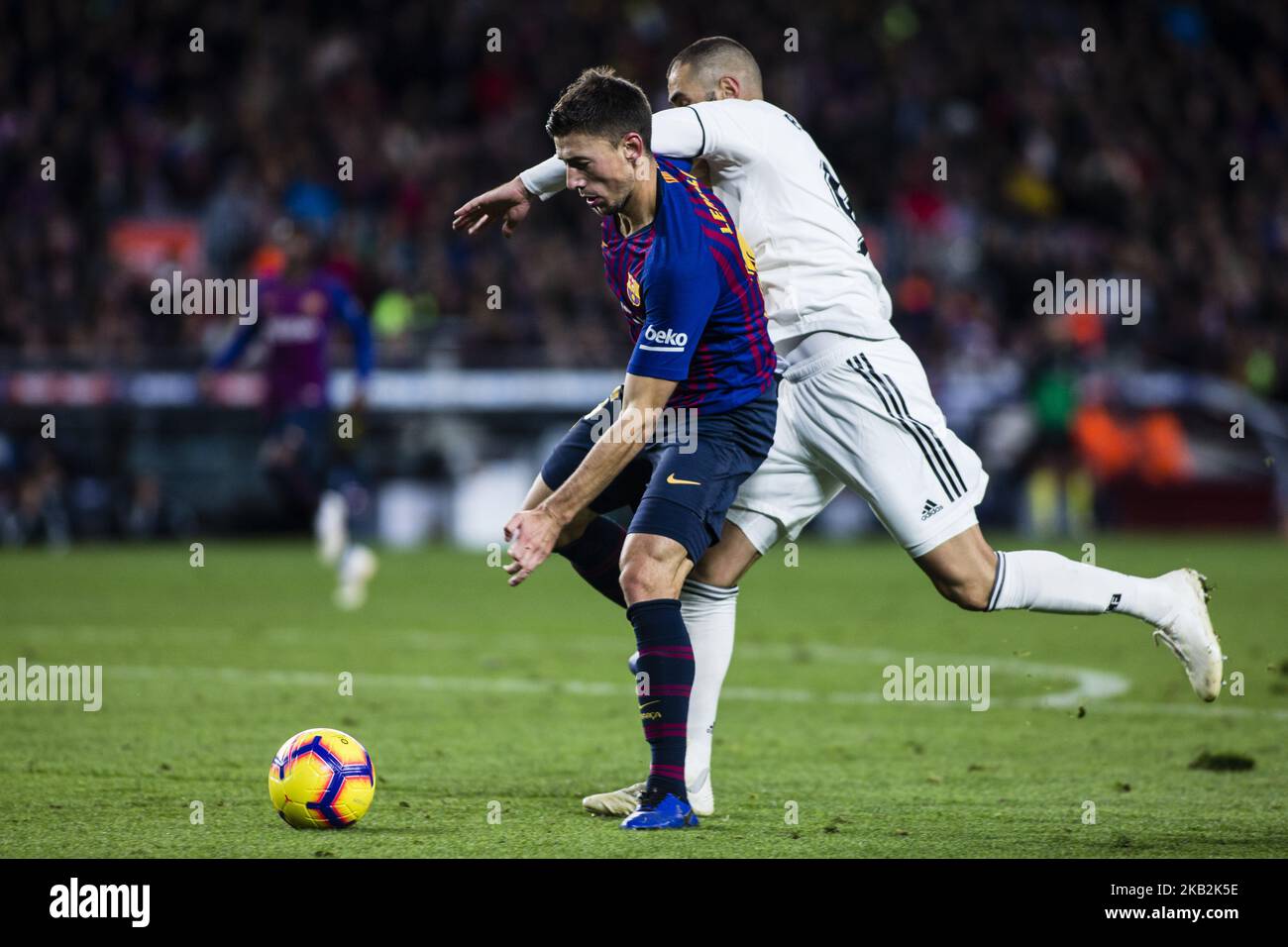 15 Lenglet from France of FC Barcelona defending 09 Karim Benzema from France of Real Madrid during the Spanish championship La Liga football match 'El Classico' between FC Barcelona and Real Sociedad on October 28, 2018 at Camp Nou stadium in Barcelona, Spain. (Photo by Xavier Bonilla/NurPhoto) Stock Photo
