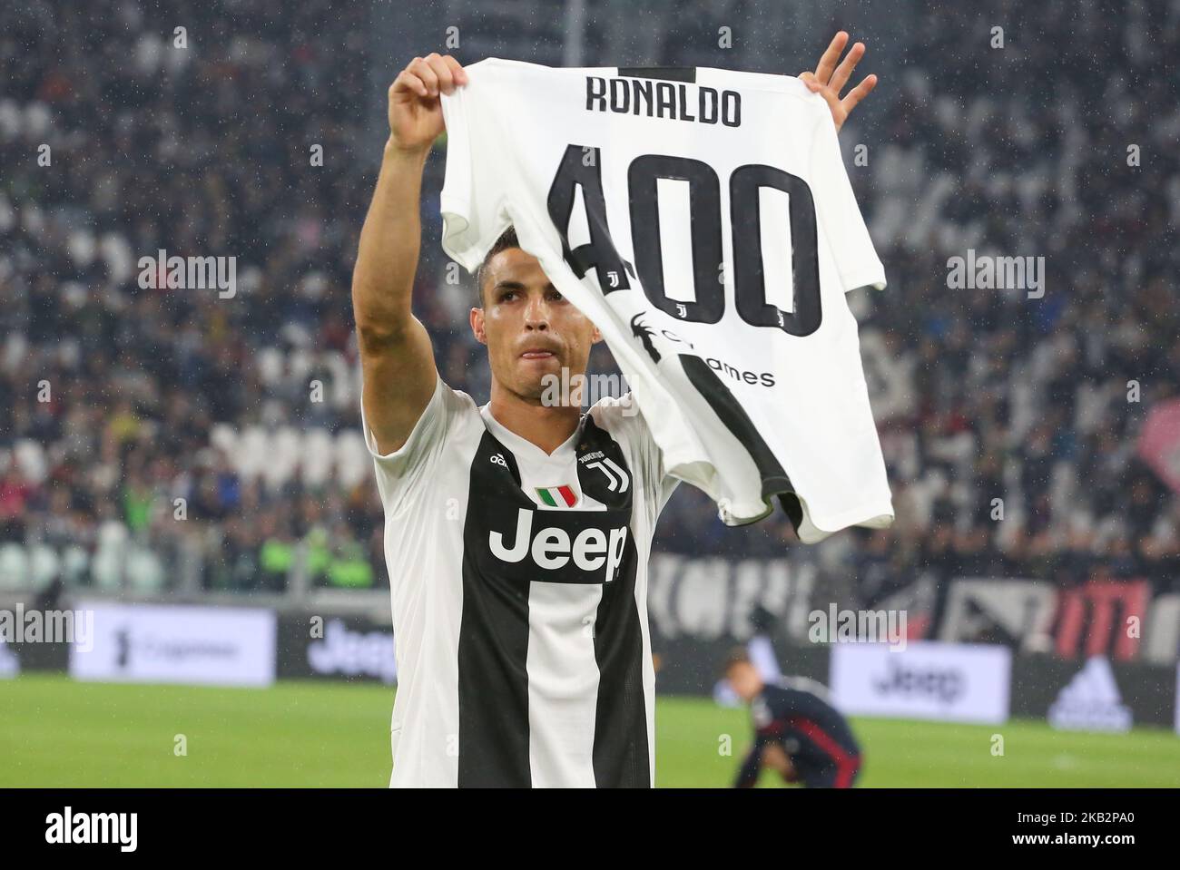 Ronaldo celebrates his goal number 400 before the Serie A football match  between Juventus FC and Cagliari Calcio at Allianz Stadium on November 03,  2018 in Turin, Italy. Juventus won 3-1 over