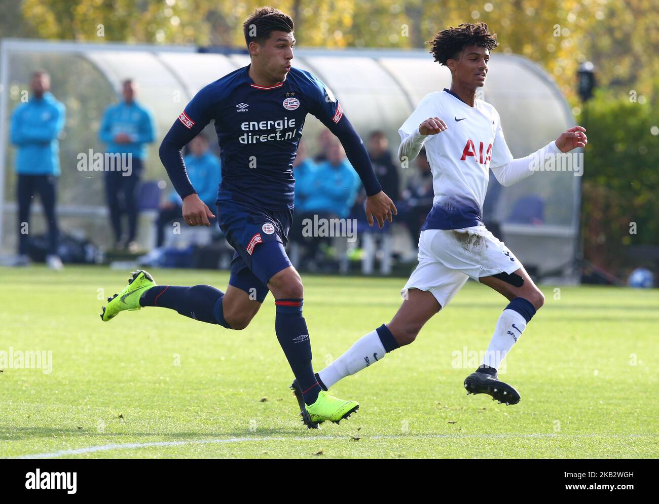 Enfield, UK. 06 November, 2018 L-R Piroe Joel Mohammed Ramzan of PSV Eindhoven and Brooklyn Lyons-Foster of Tottenham Hotspur during UEFA Youth League match between Tottenham Hotspur and PSV Eindhoven at Hotspur Way, Enfield. (Photo by Action Foto Sport/NurPhoto)  Stock Photo